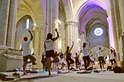 Ioga a la Seu Vela.