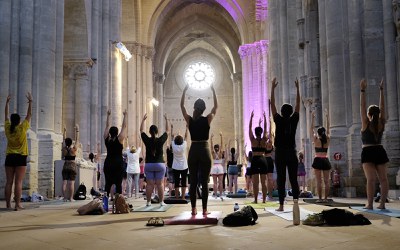 Ioga a la Seu Vella.
