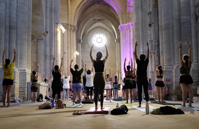 Ioga a la Seu Vella.