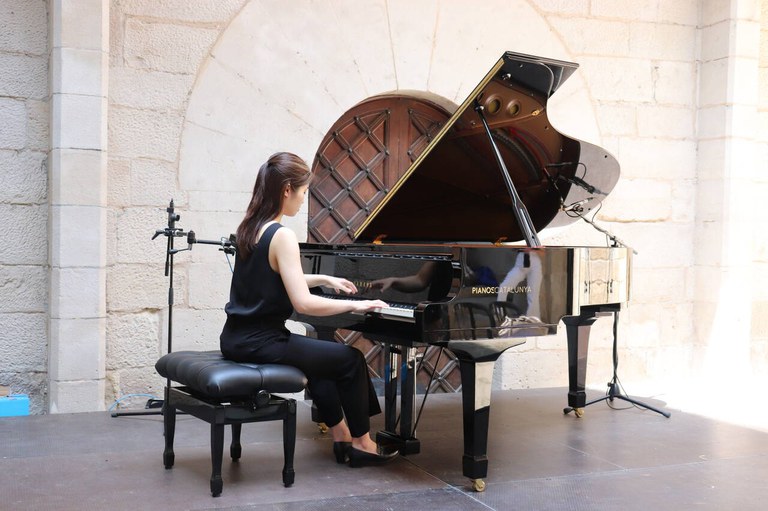 institut-destudis-ilerdencs-el-pati-de-liei-escenari-de-la-previa-de-la-final-del-concurs-de-piano-ricard-vines-amb-els-concerts-dels-tres-semifinalistes--4648-med.jpeg