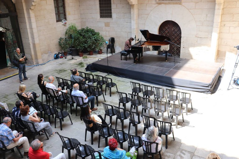 institut-destudis-ilerdencs-el-pati-de-liei-escenari-de-la-previa-de-la-final-del-concurs-de-piano-ricard-vines-amb-els-concerts-dels-tres-semifinalistes--4649-med.jpeg